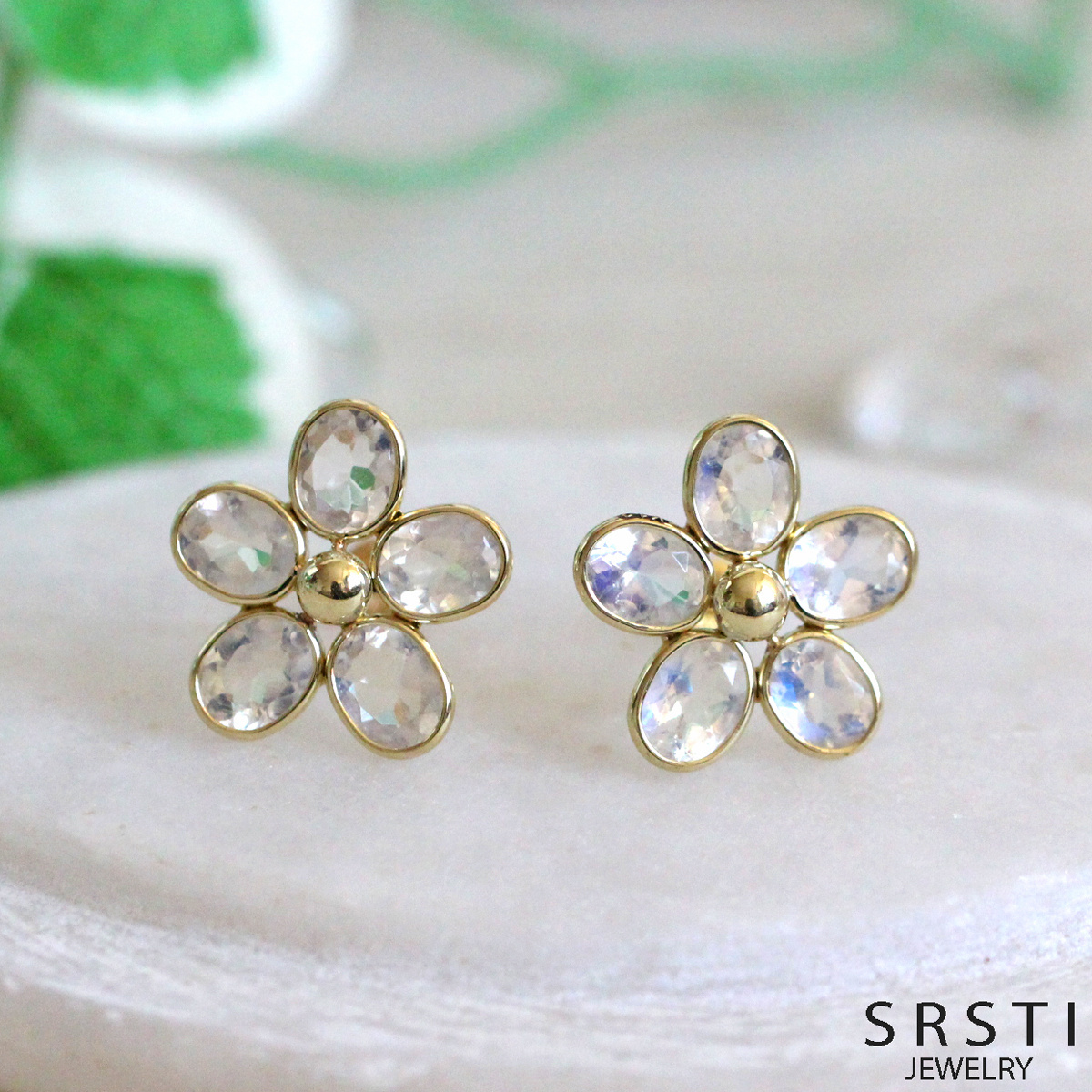 Fancy colorsapphire k14 Eternity Ring